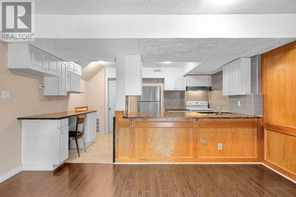 Single Family House for Sale in   Dalton Drive NW Dalhousie Calgary 