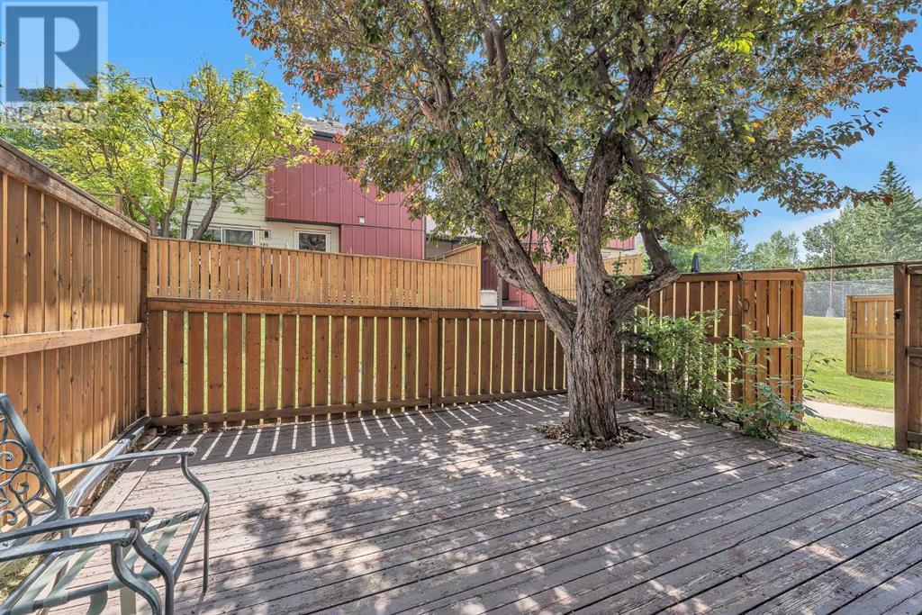 Single Family House for Sale in   Dalton Drive NW Dalhousie Calgary 