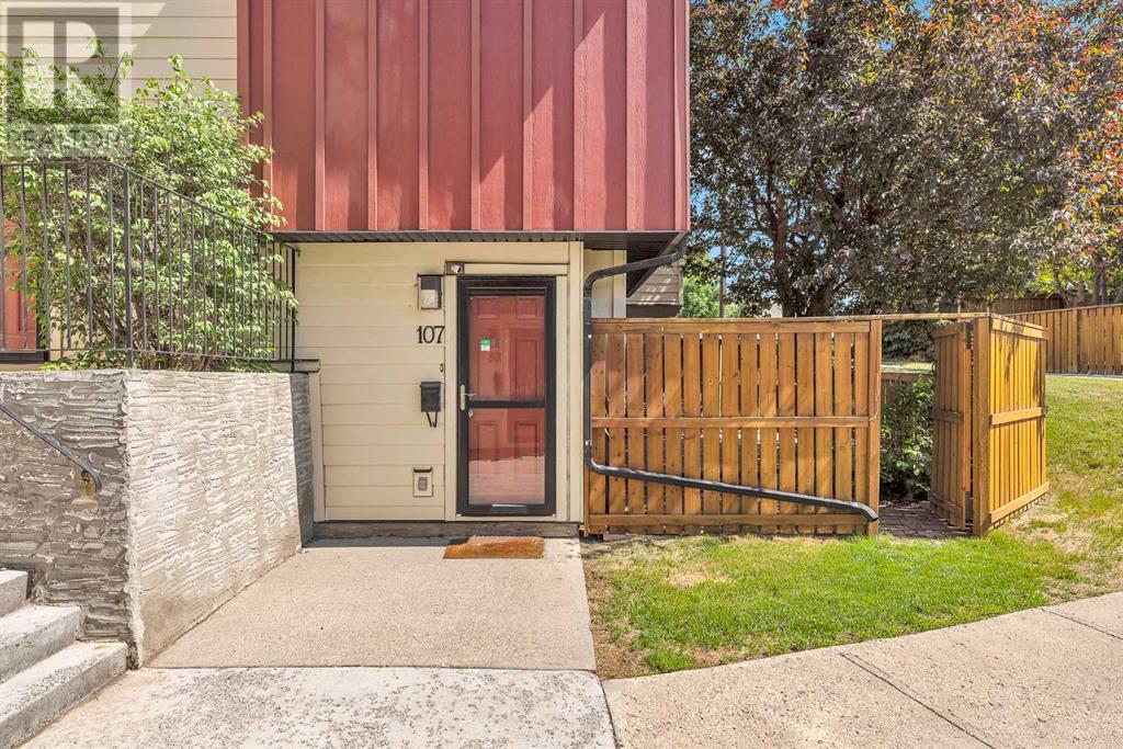 Single Family House for Sale in   Dalton Drive NW Dalhousie Calgary 