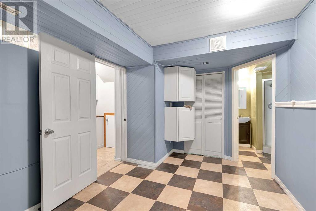 Single Family House for Sale in   Dalton Drive NW Dalhousie Calgary 