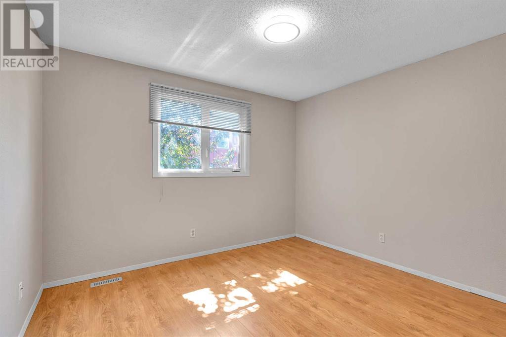 Single Family House for Sale in   Dalton Drive NW Dalhousie Calgary 