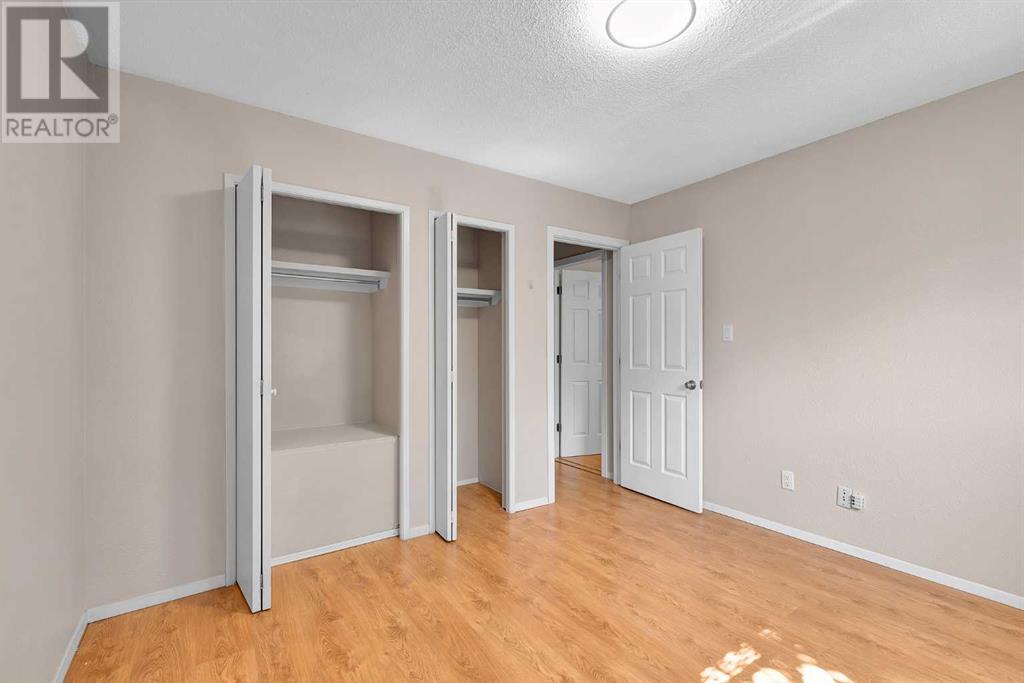 Single Family House for Sale in   Dalton Drive NW Dalhousie Calgary 
