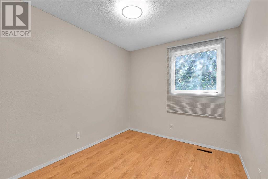 Single Family House for Sale in   Dalton Drive NW Dalhousie Calgary 