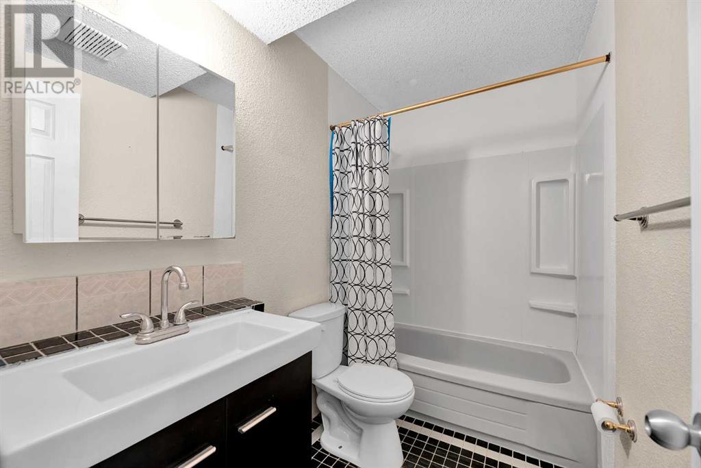 Single Family House for Sale in   Dalton Drive NW Dalhousie Calgary 