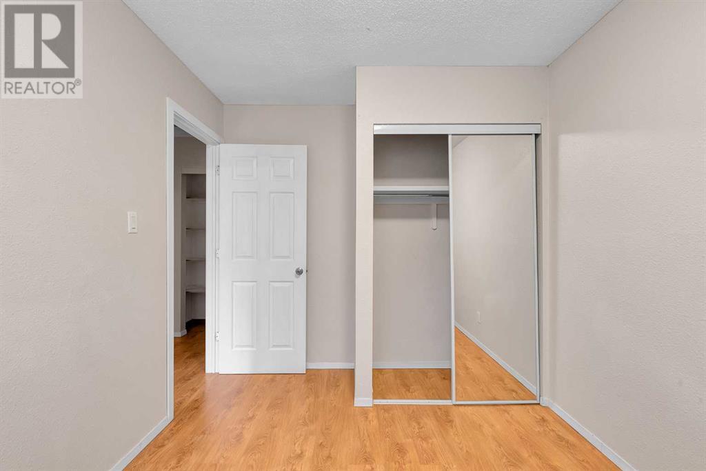 Single Family House for Sale in   Dalton Drive NW Dalhousie Calgary 
