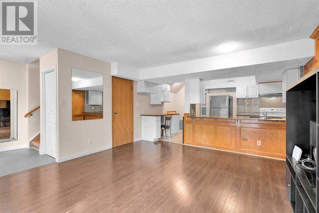 Single Family House for Sale in   Dalton Drive NW Dalhousie Calgary 