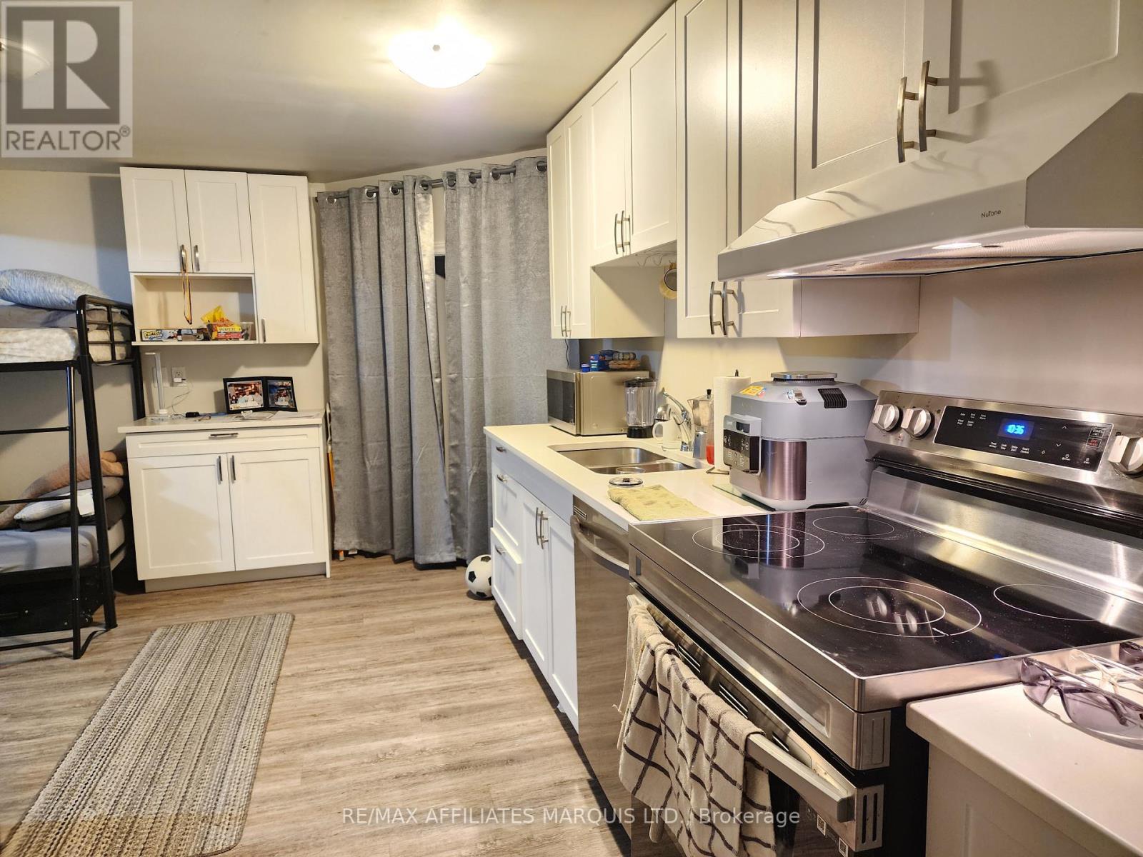 Photo 7 of 102 Sydney Street, Cornwall ON