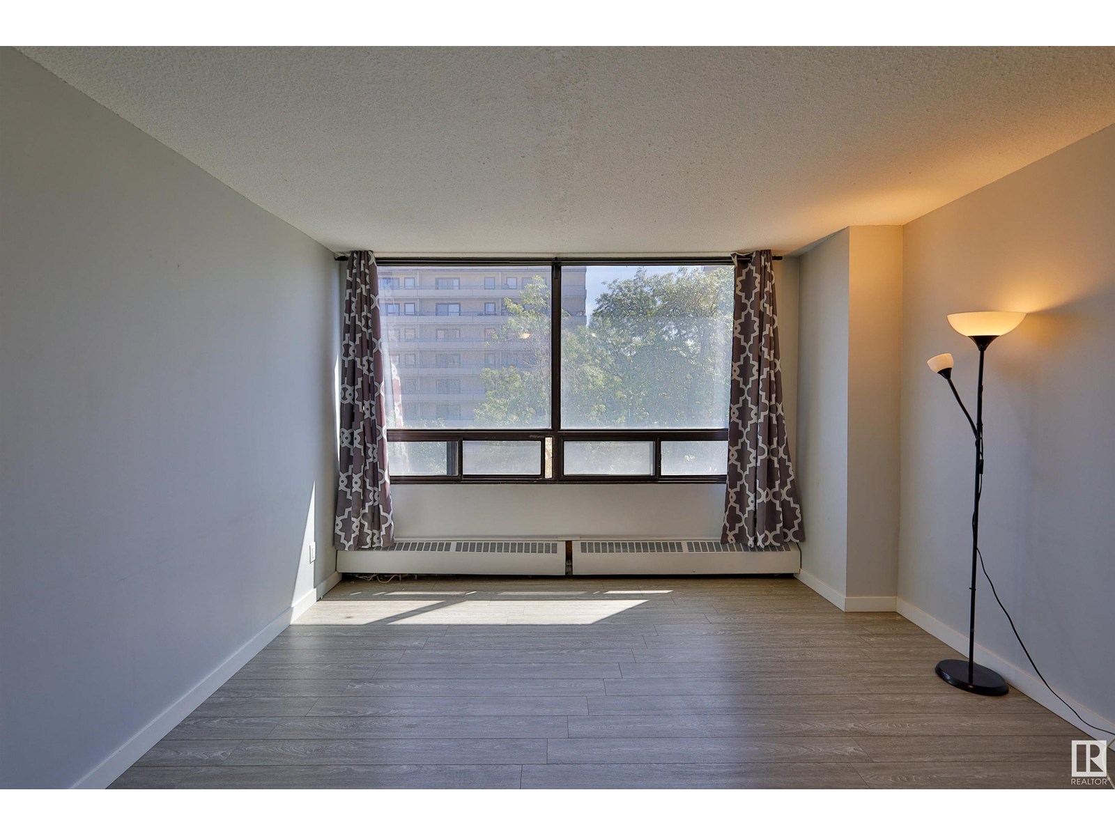 Photo 7 of 423 10160 114 St Nw, Edmonton AB