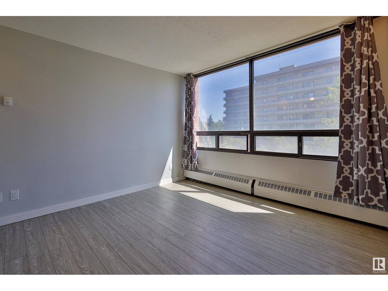 Photo 11 of 423 10160 114 St Nw, Edmonton AB