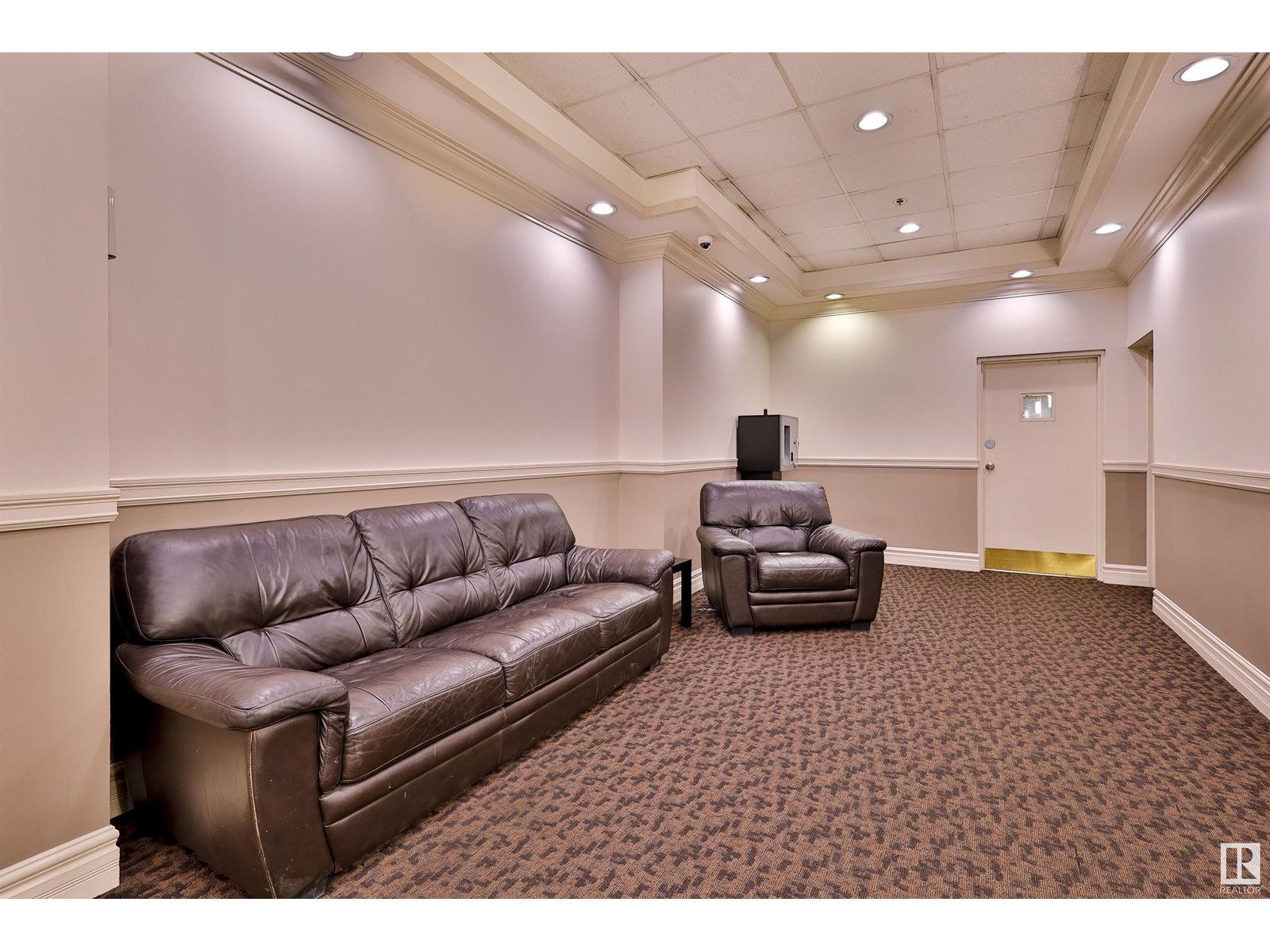 Photo 10 of 423 10160 114 St Nw, Edmonton AB