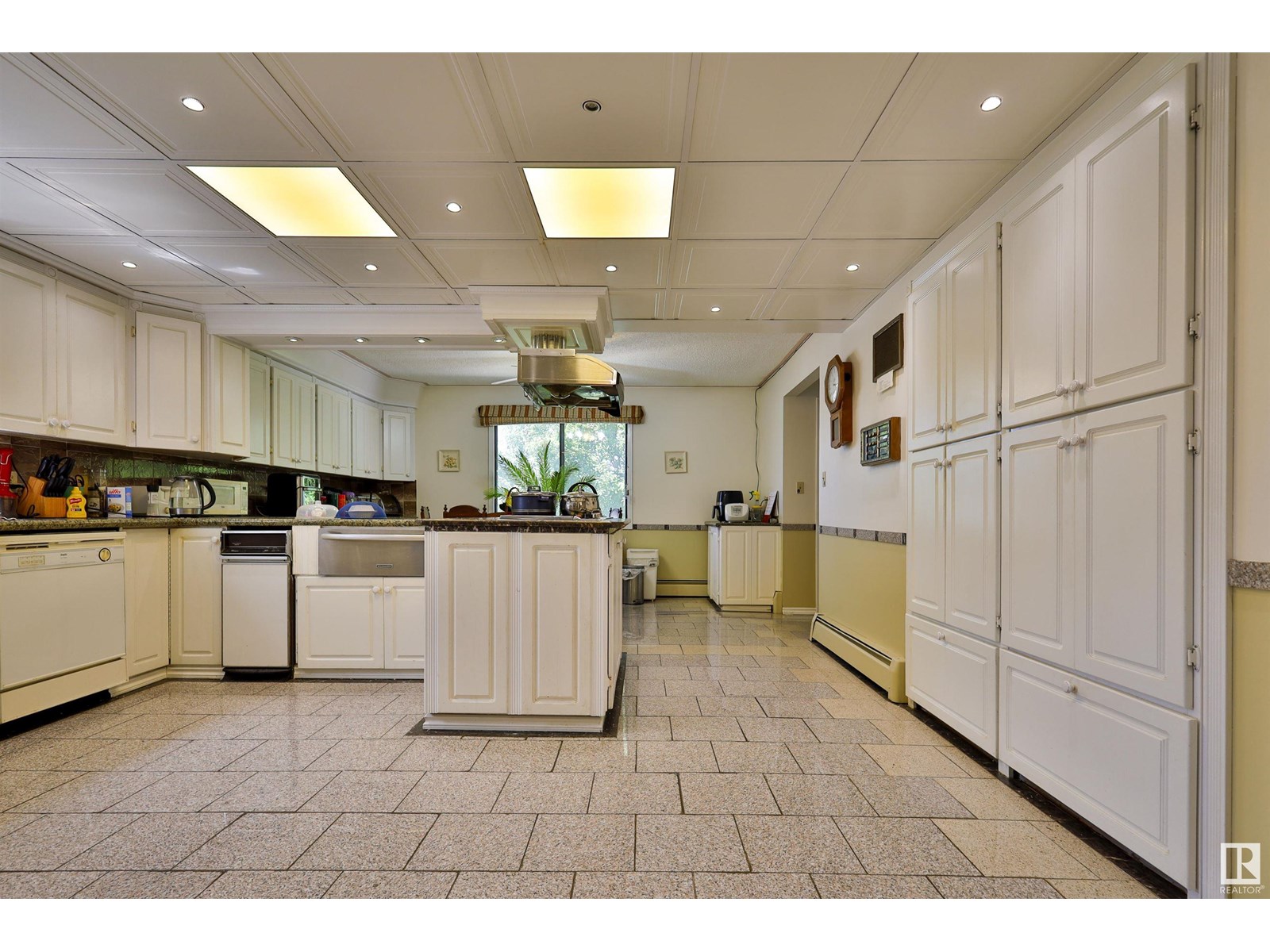 Photo 18 of 15808 100 St Nw, Edmonton AB
