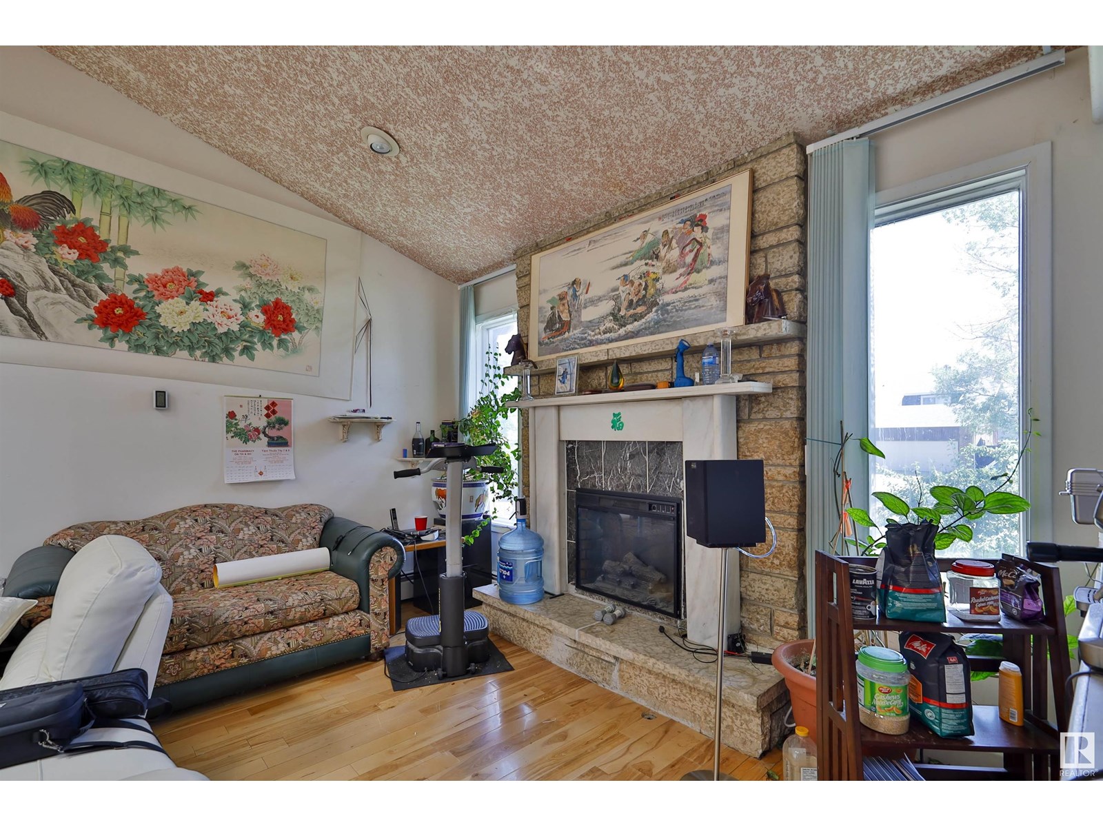 Photo 13 of 15808 100 St Nw, Edmonton AB