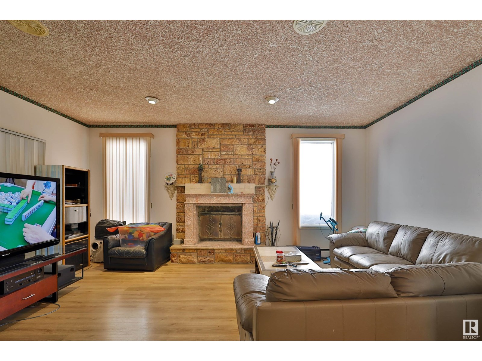 Photo 14 of 15808 100 St Nw, Edmonton AB