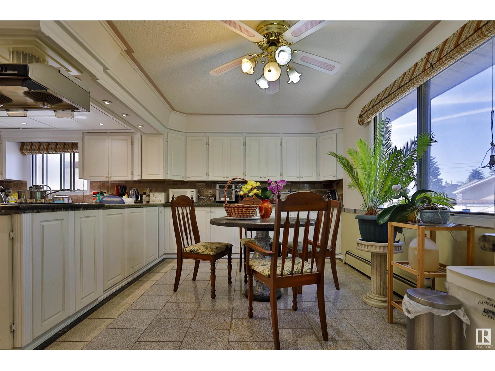 Photo 17 of 15808 100 St Nw, Edmonton AB