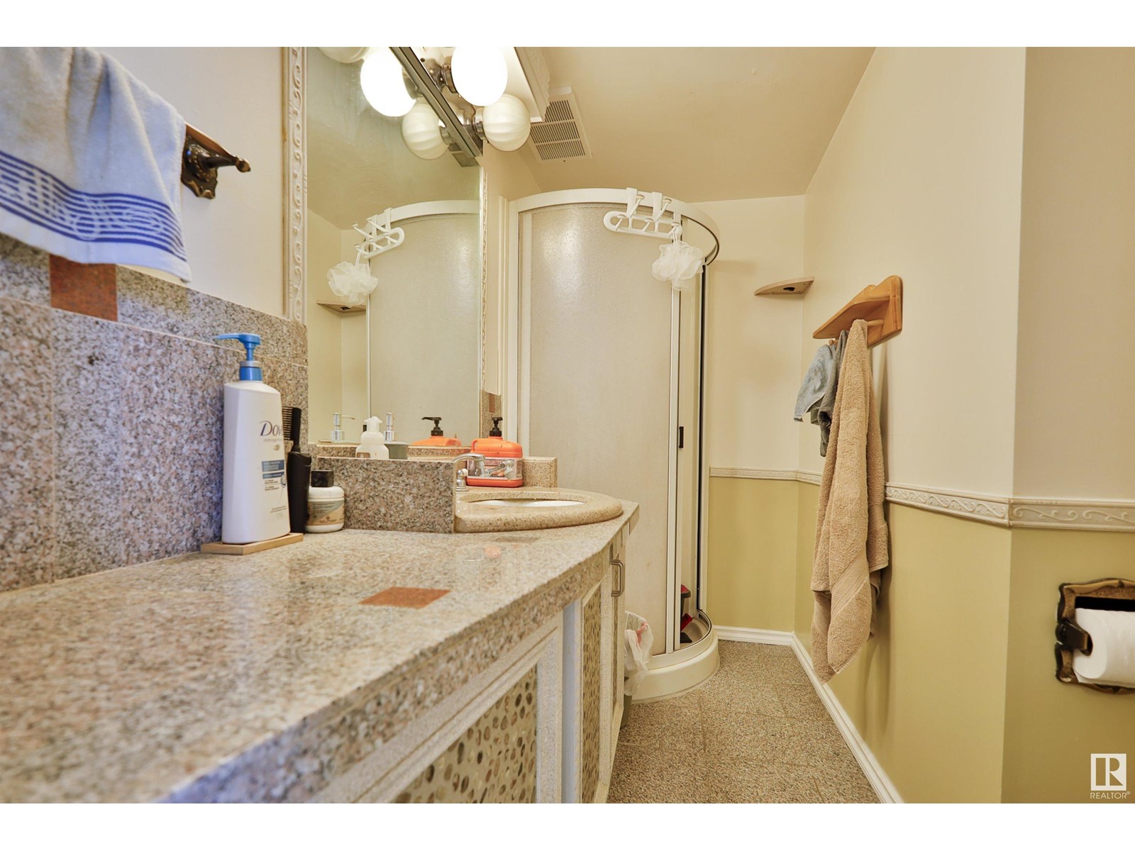 Photo 21 of 15808 100 St Nw, Edmonton AB