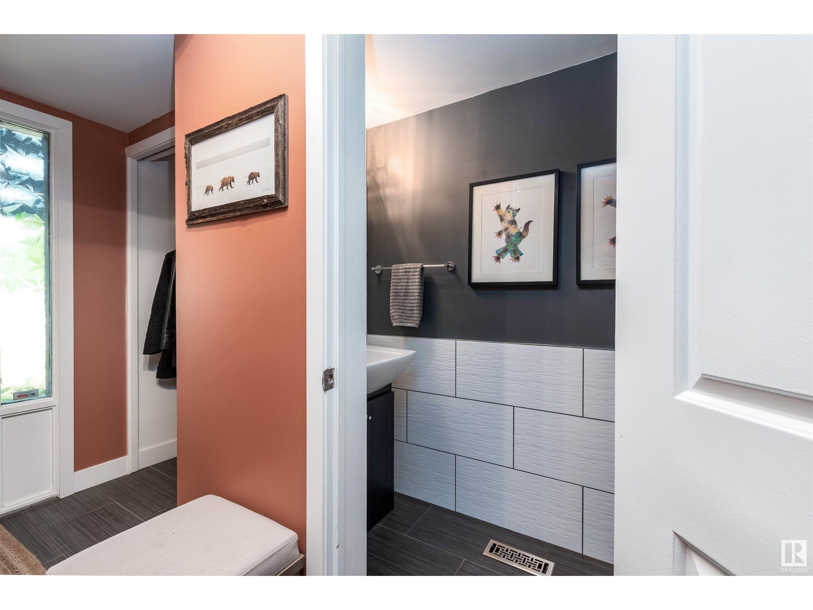 Photo 3 of 614 Woodbridge Wy, Sherwood Park AB