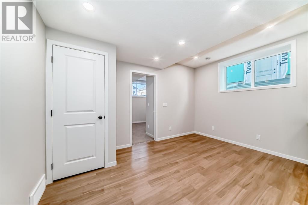 Single Family House for Sale in  Tekarra Drive NW Glacier Ridge Calgary 