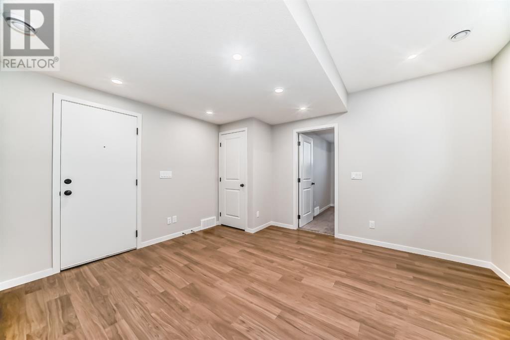 Single Family House for Sale in  Tekarra Drive NW Glacier Ridge Calgary 