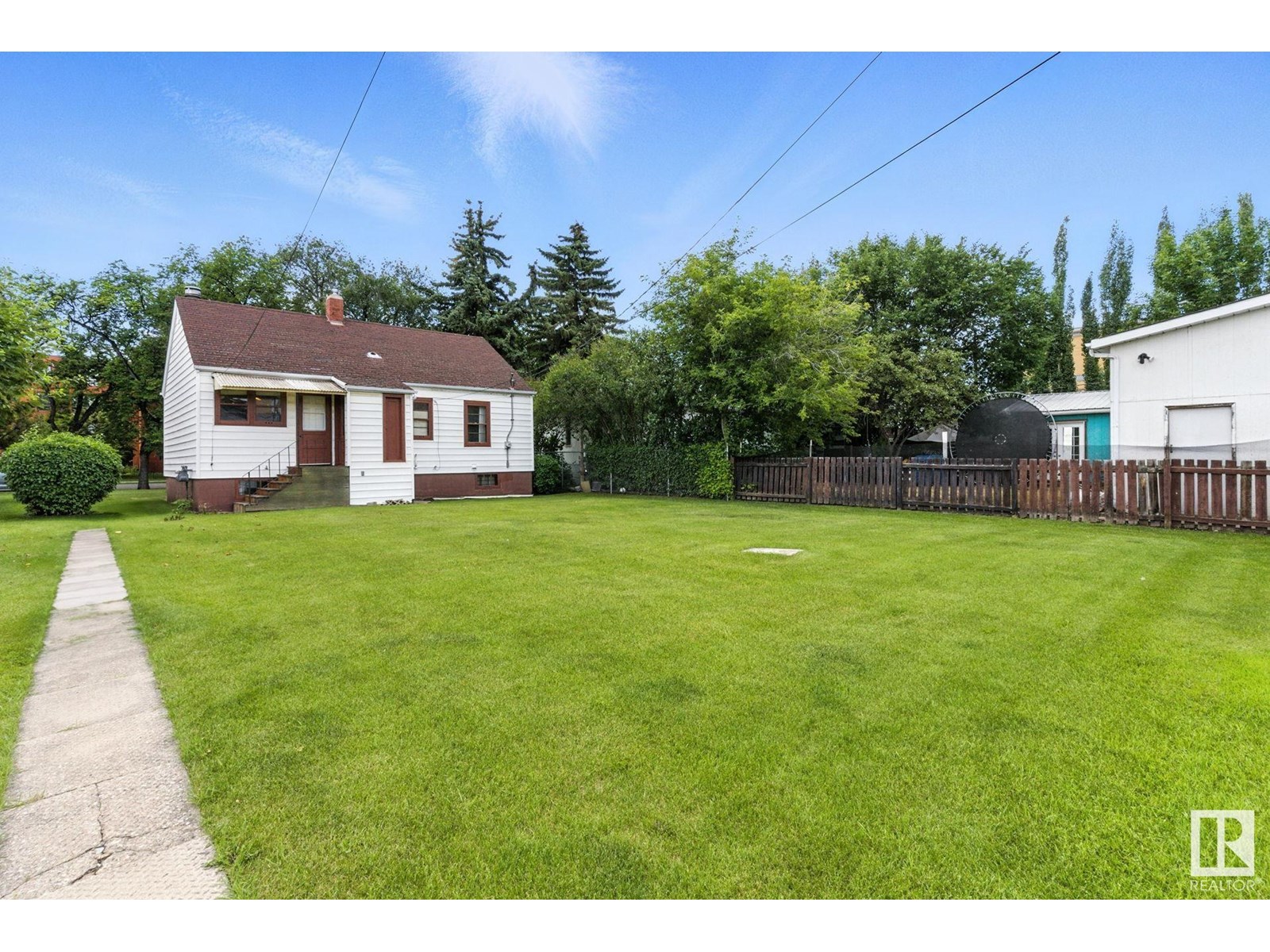 Photo 5 of 11039 107 St Nw Nw, Edmonton AB