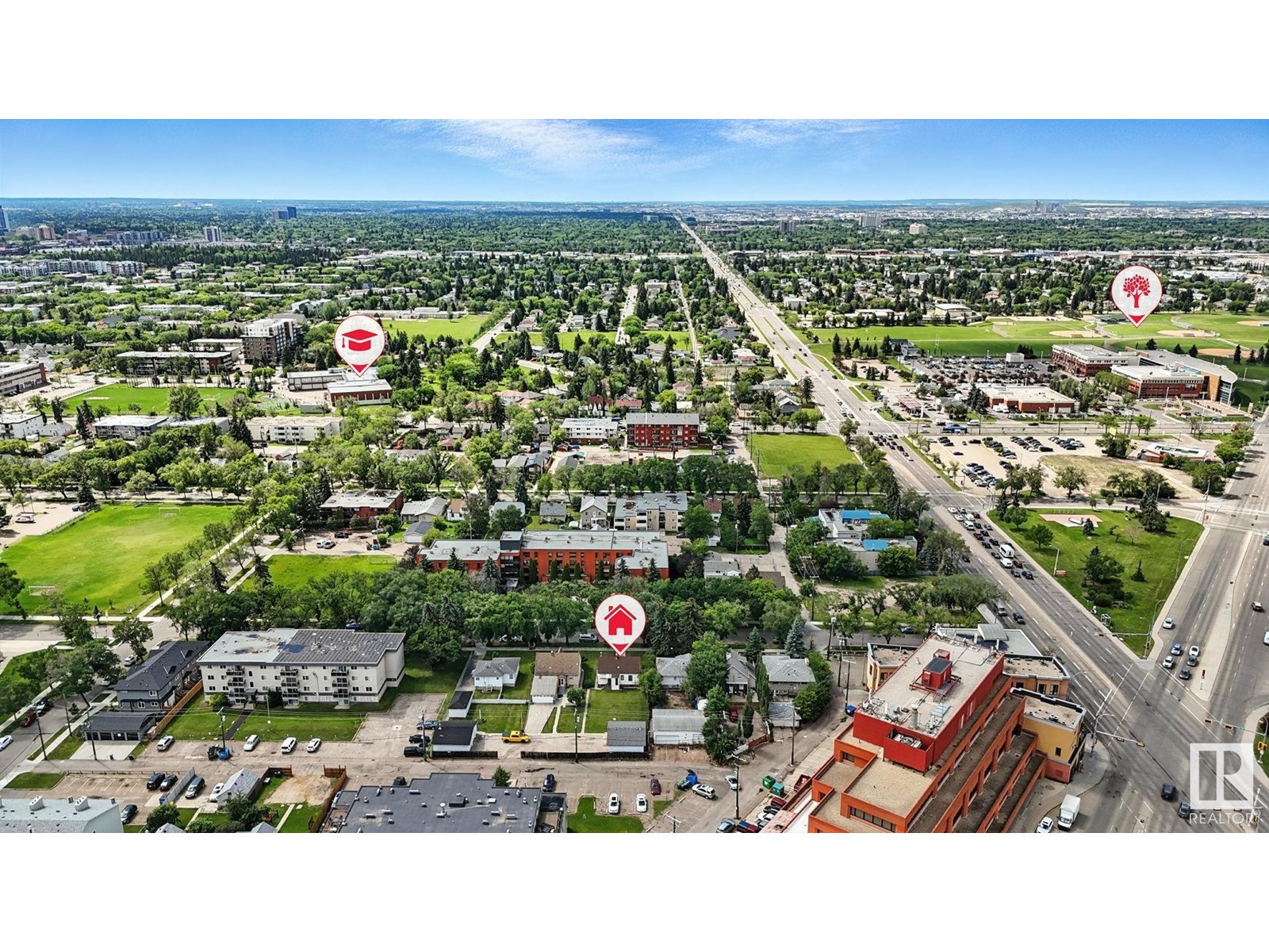 Photo 9 of 11039 107 St Nw Nw, Edmonton AB