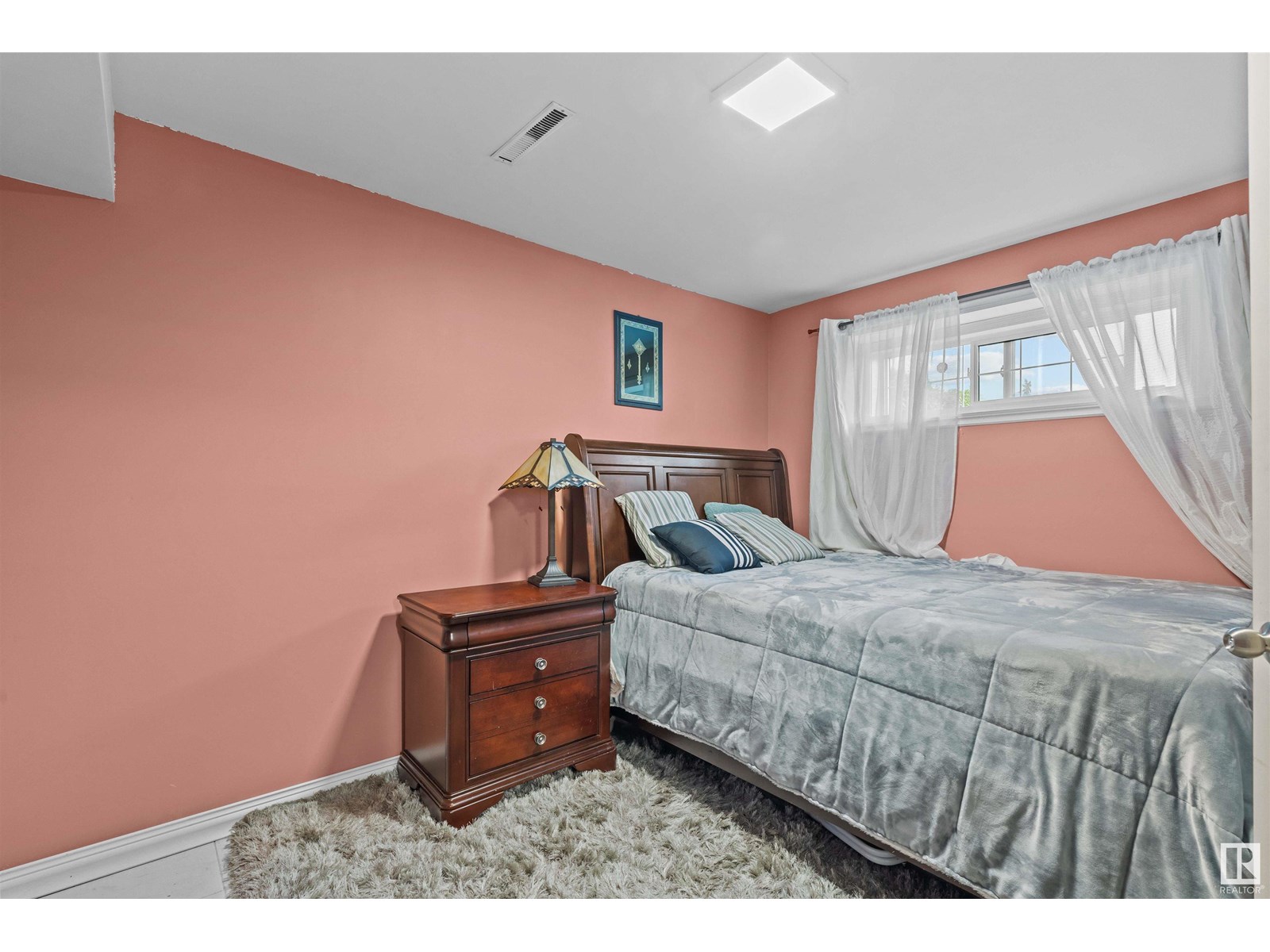Photo 17 of 9919 170 Av Nw, Edmonton AB