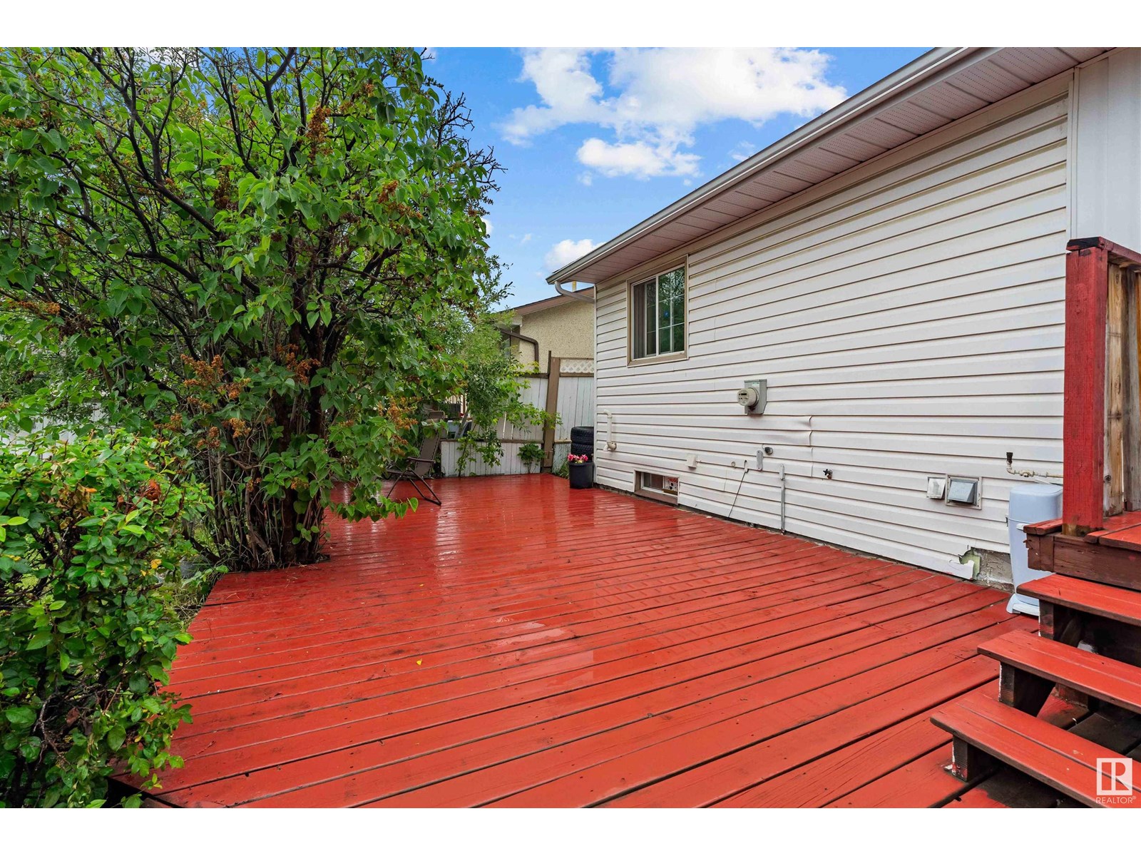 Photo 18 of 9919 170 Av Nw, Edmonton AB