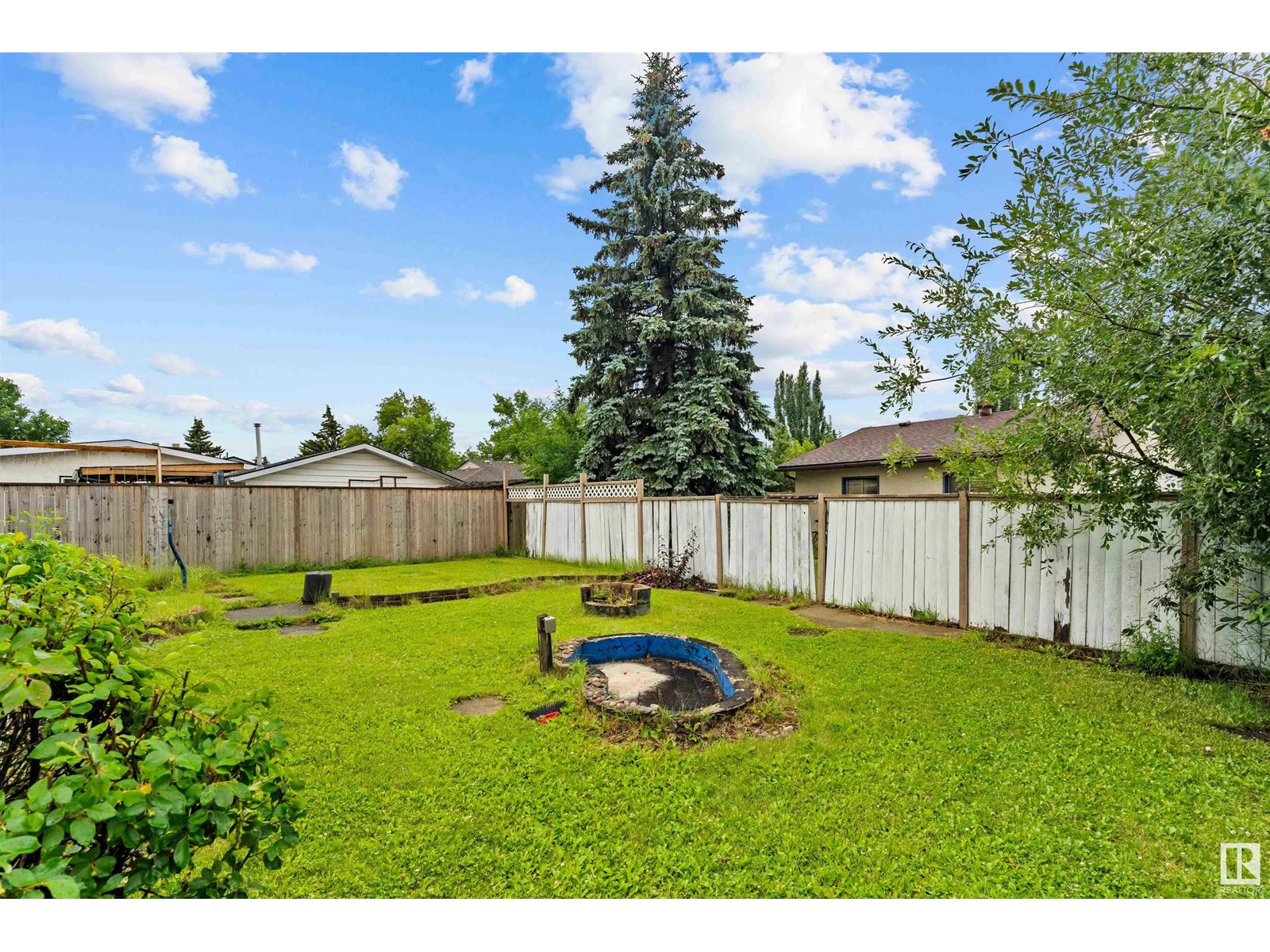 Photo 20 of 9919 170 Av Nw, Edmonton AB