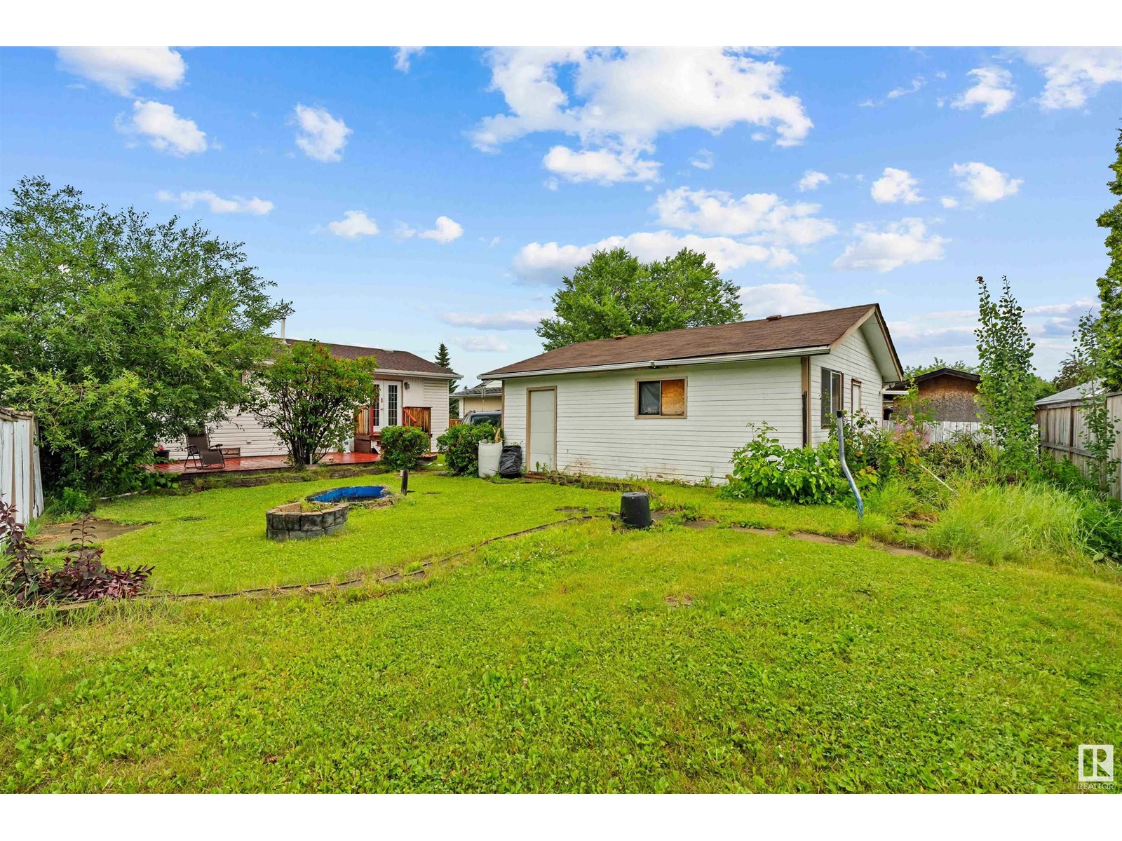 Photo 22 of 9919 170 Av Nw, Edmonton AB