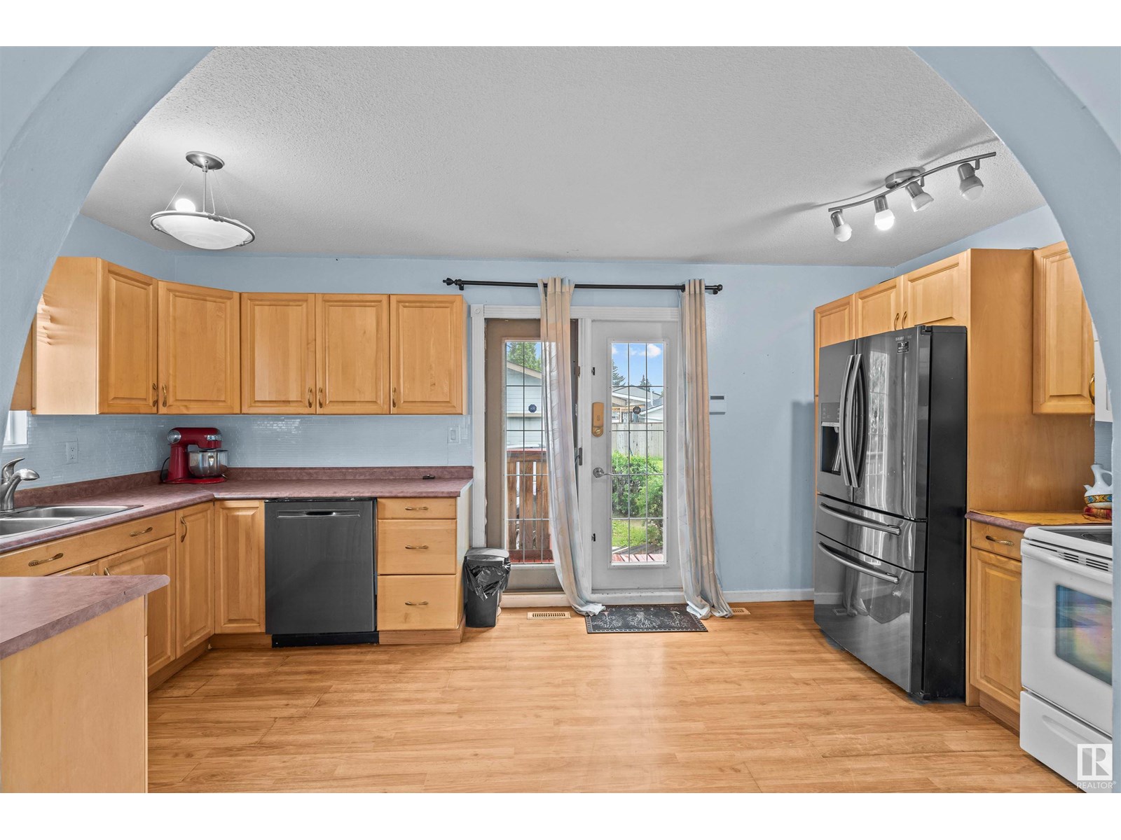 Photo 6 of 9919 170 Av Nw, Edmonton AB