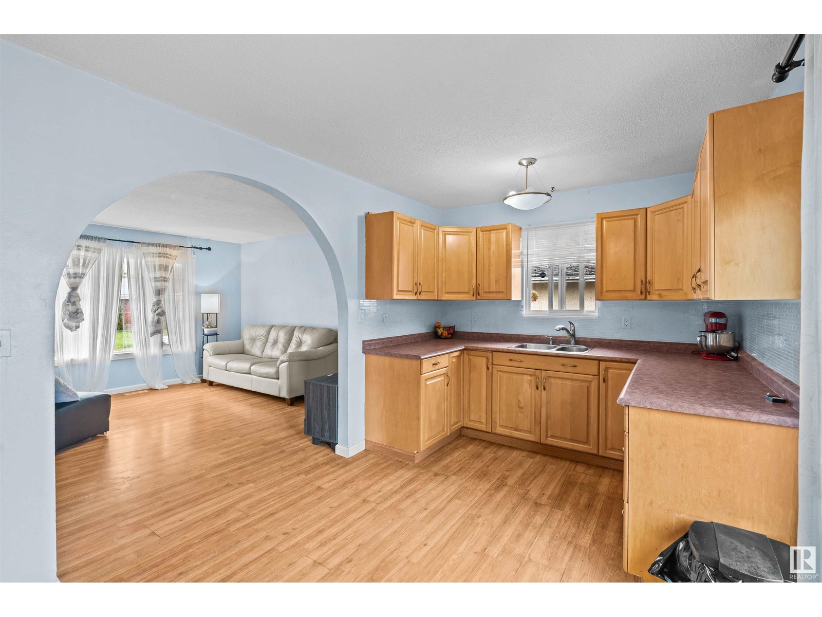 Photo 8 of 9919 170 Av Nw, Edmonton AB