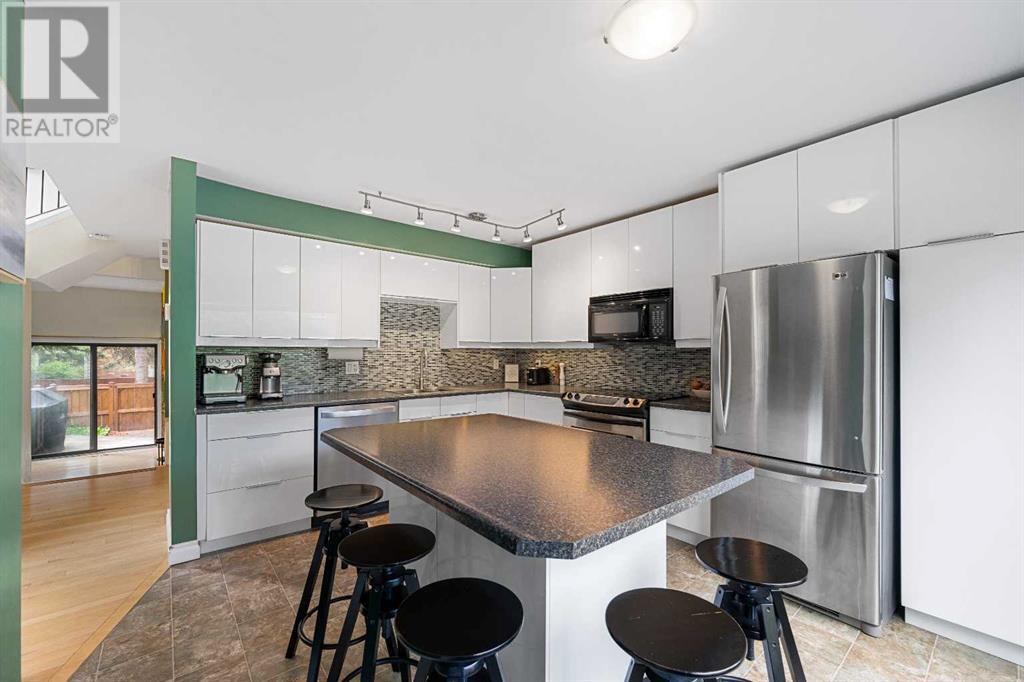 Single Family House 4 Level for Sale in  Point Mckay Grove NW Point McKay Calgary 
