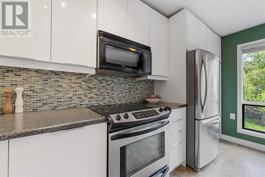 Single Family House 4 Level for Sale in  Point Mckay Grove NW Point McKay Calgary 
