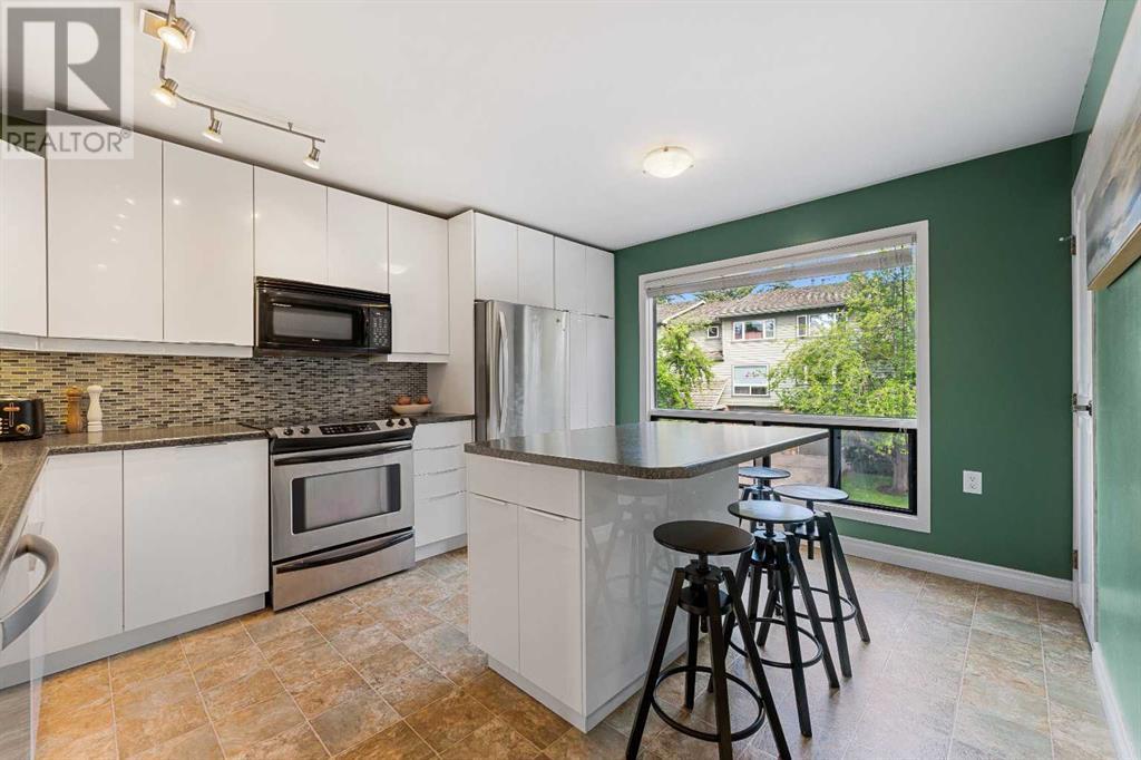 Single Family House 4 Level for Sale in  Point Mckay Grove NW Point McKay Calgary 