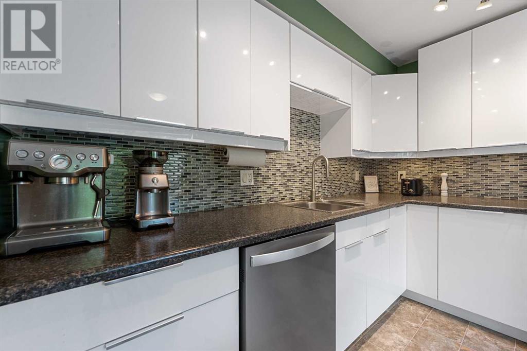 Single Family House 4 Level for Sale in  Point Mckay Grove NW Point McKay Calgary 