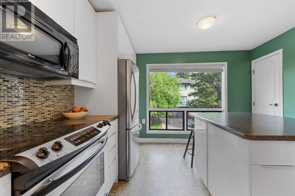 Single Family House 4 Level for Sale in  Point Mckay Grove NW Point McKay Calgary 