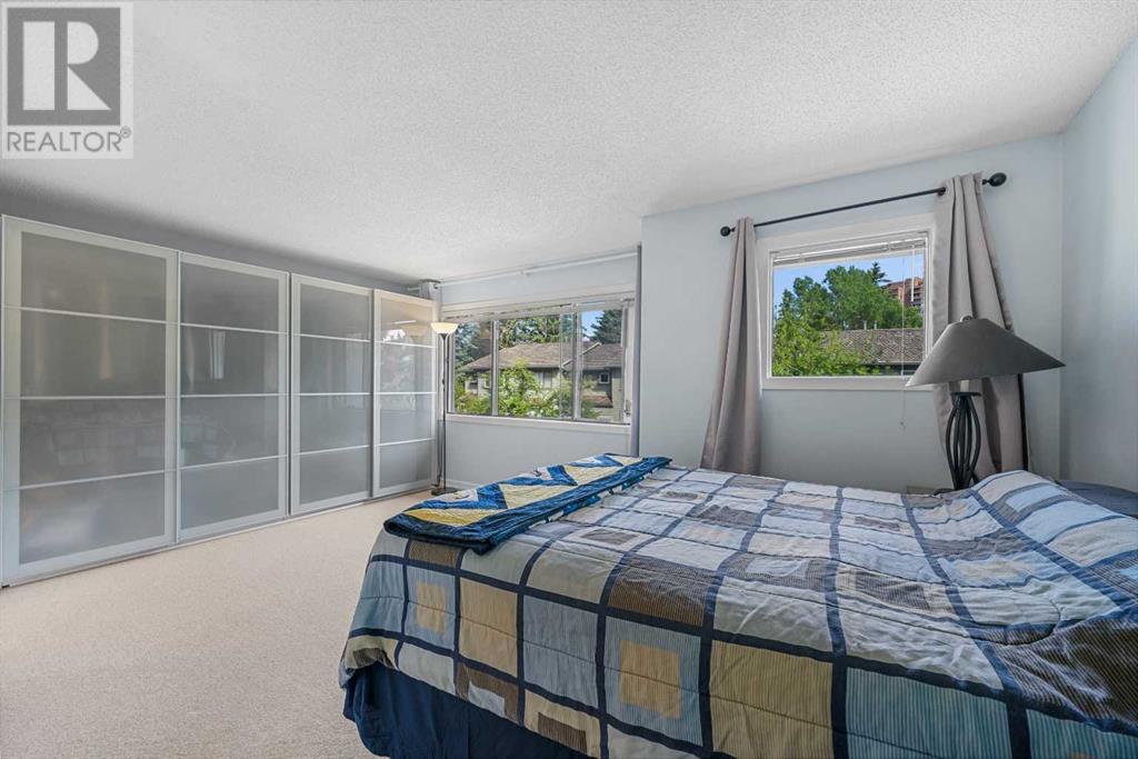 Single Family House 4 Level for Sale in  Point Mckay Grove NW Point McKay Calgary 