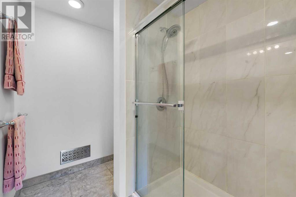 Single Family House 4 Level for Sale in  Point Mckay Grove NW Point McKay Calgary 