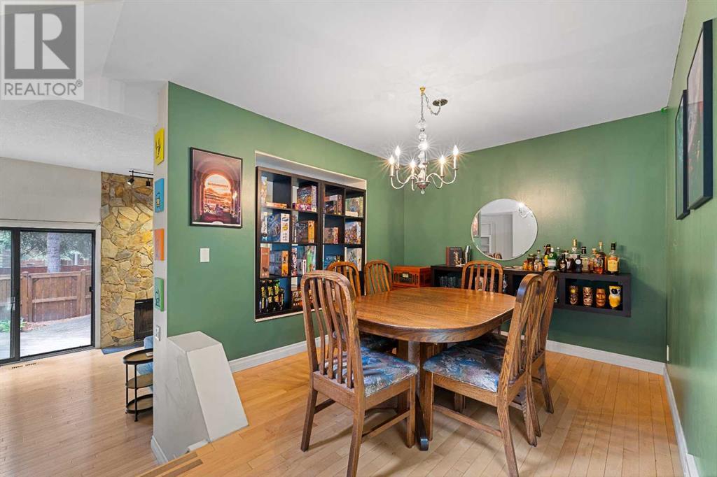 Single Family House 4 Level for Sale in  Point Mckay Grove NW Point McKay Calgary 