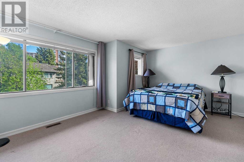 Single Family House 4 Level for Sale in  Point Mckay Grove NW Point McKay Calgary 