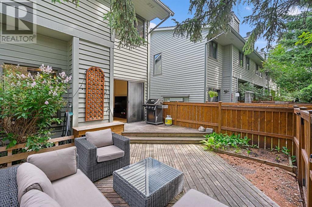 Single Family House 4 Level for Sale in  Point Mckay Grove NW Point McKay Calgary 