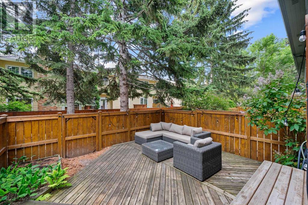 Single Family House 4 Level for Sale in  Point Mckay Grove NW Point McKay Calgary 