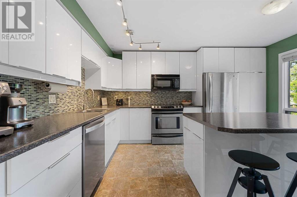 Single Family House 4 Level for Sale in  Point Mckay Grove NW Point McKay Calgary 