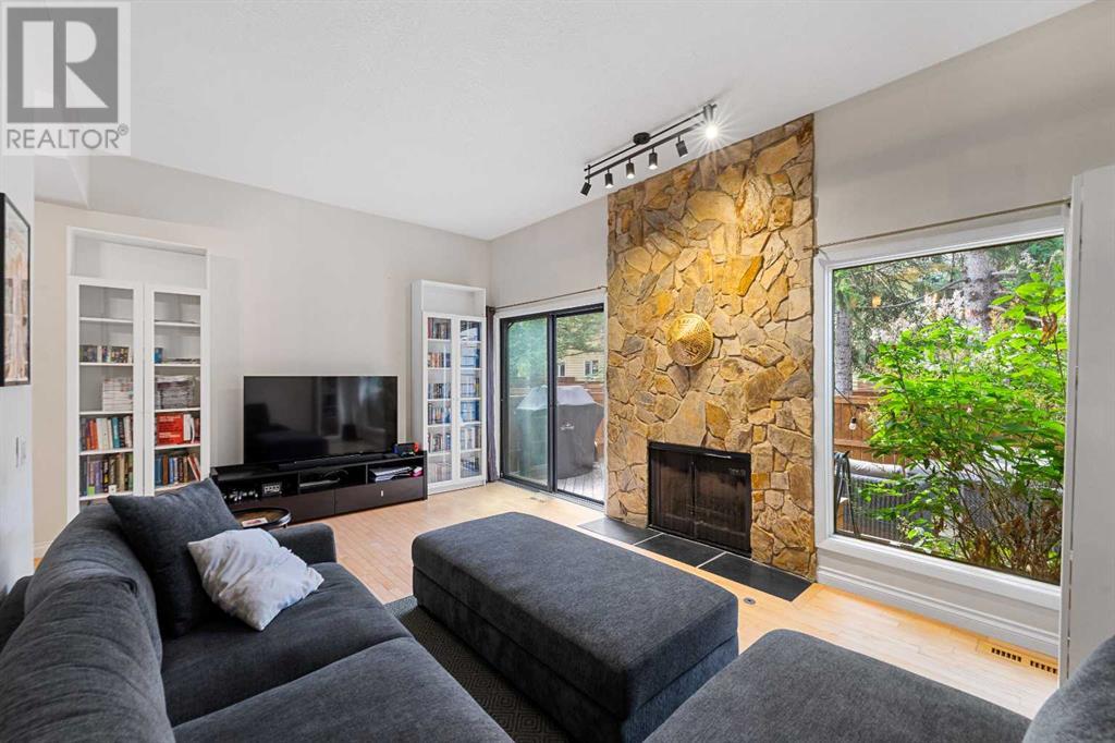 Single Family House 4 Level for Sale in  Point Mckay Grove NW Point McKay Calgary 