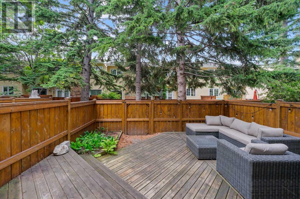 Single Family House 4 Level for Sale in  Point Mckay Grove NW Point McKay Calgary 