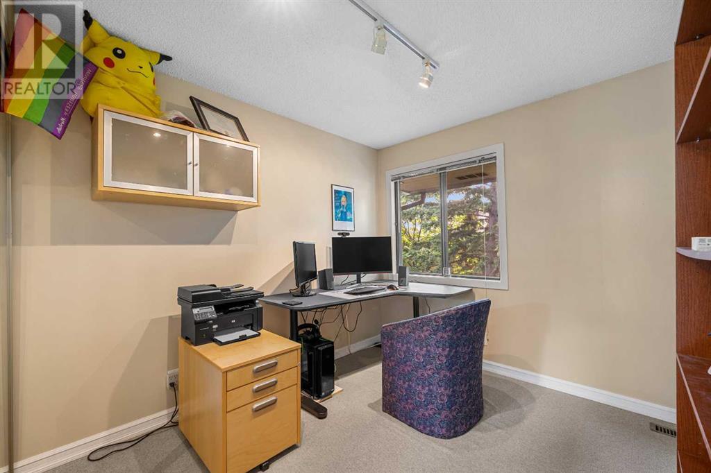 Single Family House 4 Level for Sale in  Point Mckay Grove NW Point McKay Calgary 