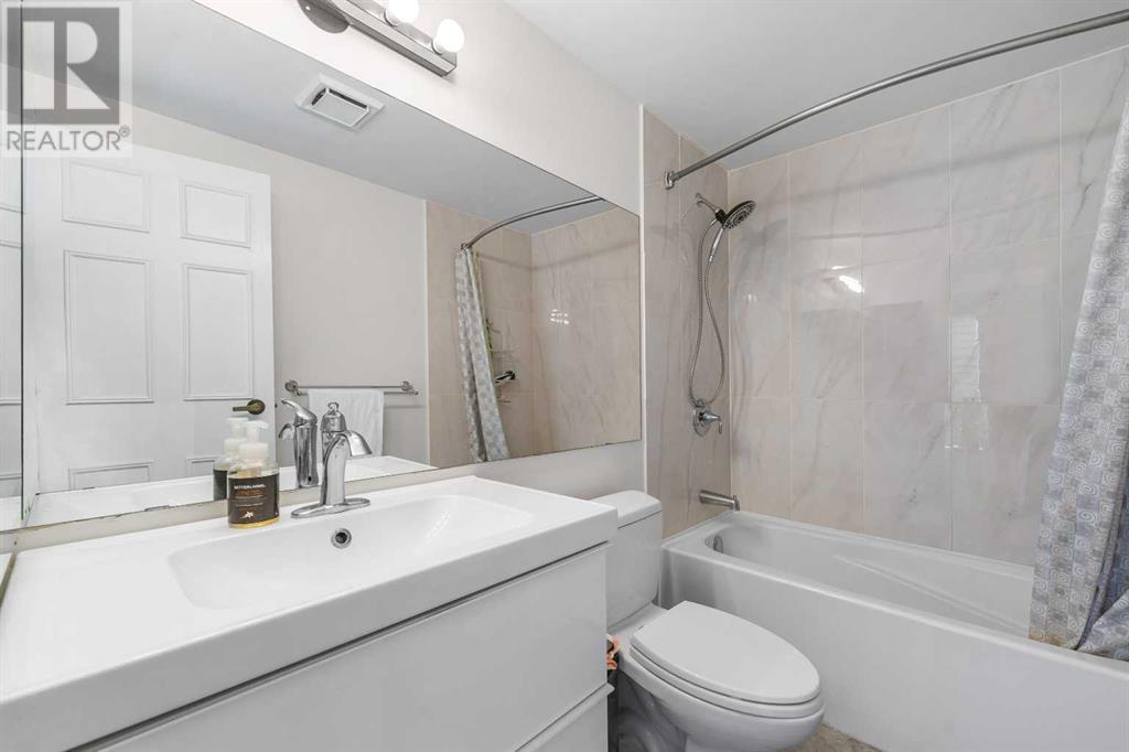 Single Family House 4 Level for Sale in  Point Mckay Grove NW Point McKay Calgary 