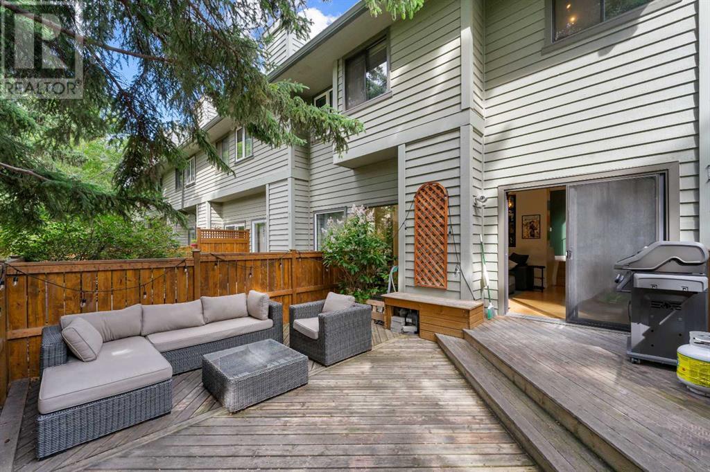 Single Family House 4 Level for Sale in  Point Mckay Grove NW Point McKay Calgary 