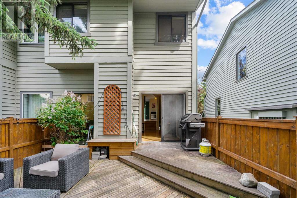 Single Family House 4 Level for Sale in  Point Mckay Grove NW Point McKay Calgary 