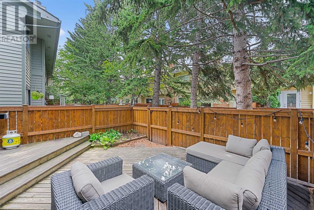Single Family House 4 Level for Sale in  Point Mckay Grove NW Point McKay Calgary 