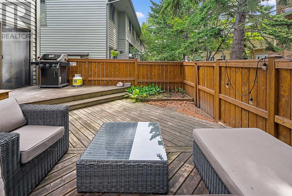 Single Family House 4 Level for Sale in  Point Mckay Grove NW Point McKay Calgary 
